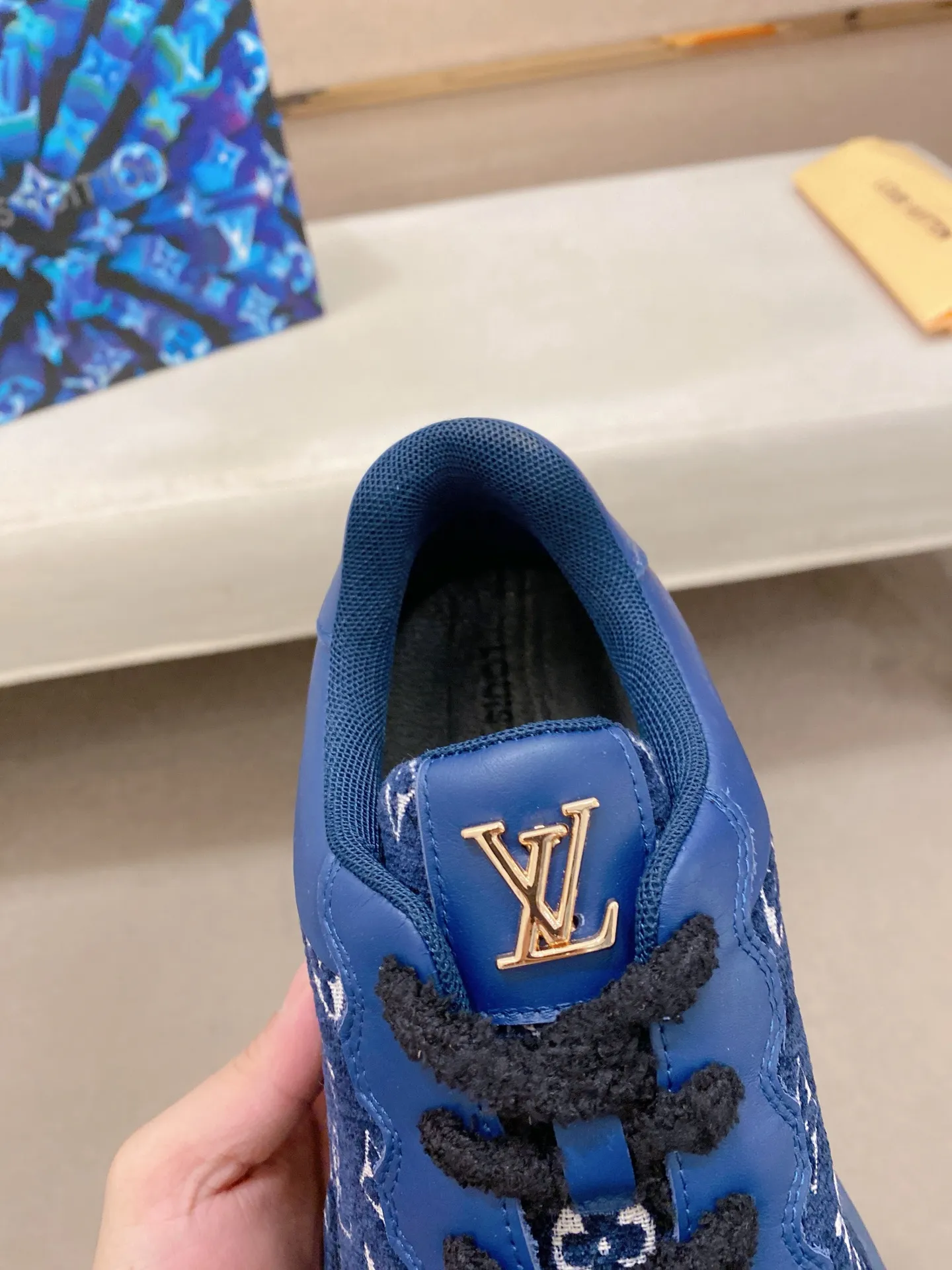 Factory price 600💰 Louis Vuitton (Louis Vuitton/lv) official website 1:1 copy 👊🏻Upper 🇮🇹Imported cowhide🇩🇪Lining imported breathable mesh lining. The original outsole is molded to reflect the identity of every man, and the upper foot is elegant and stable🚶🏻🚶🏻The high-end custom counter original replica📯The shoe last remains unchanged regardless of wind and rain, and can withstand the verification of time🔍️,🔵 Size: 39-45. Can be customized 38-46 non-refundable and non-exchangeable!